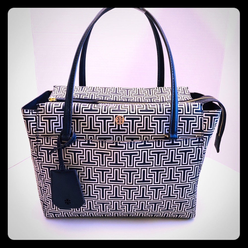 ⬇️Tory Burch- Parker Geo T Small Tote in Navy/Geo